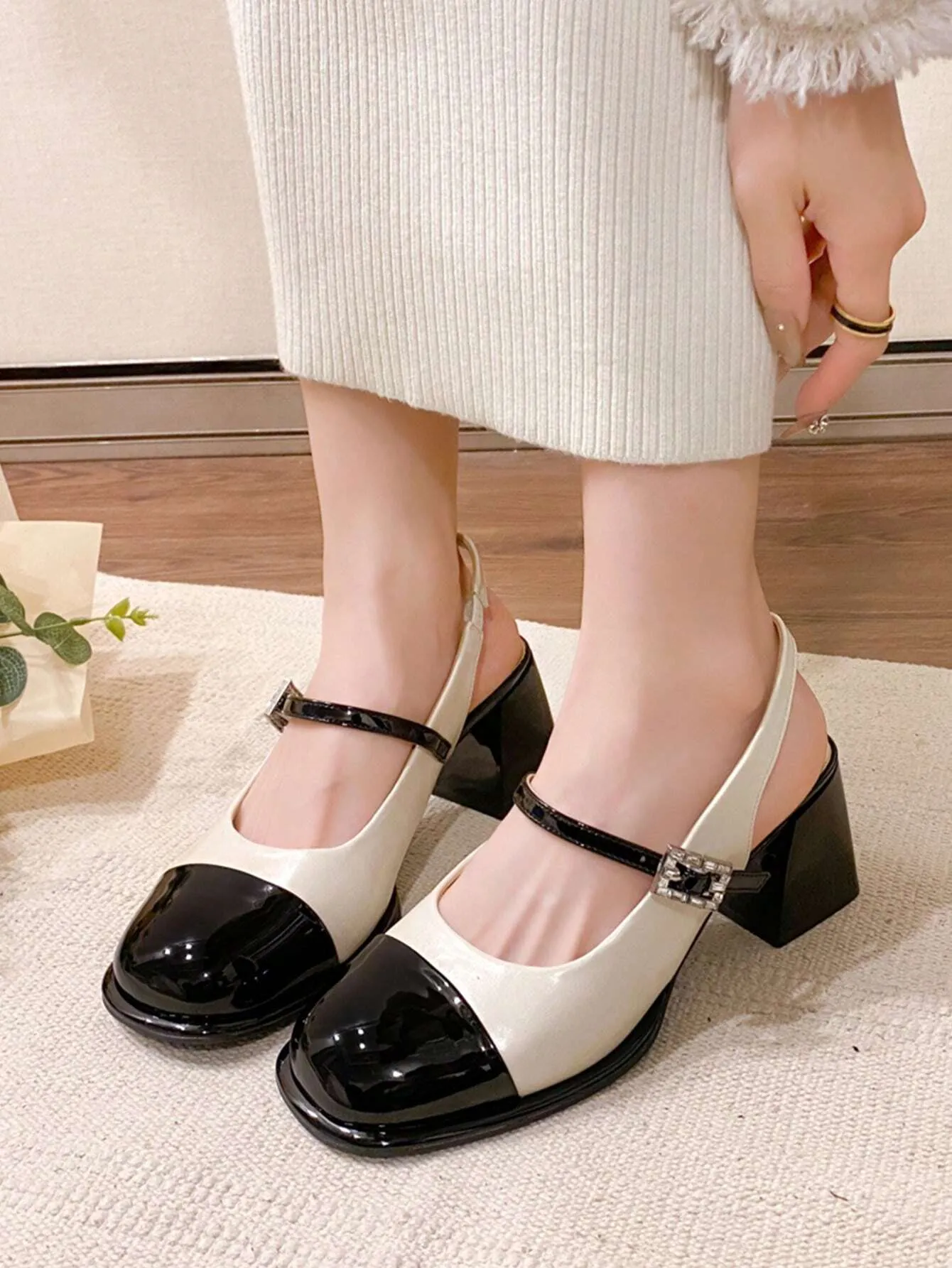 2024 New Black And White Block Heel Peep Toe Mary Jane Sandals For Women