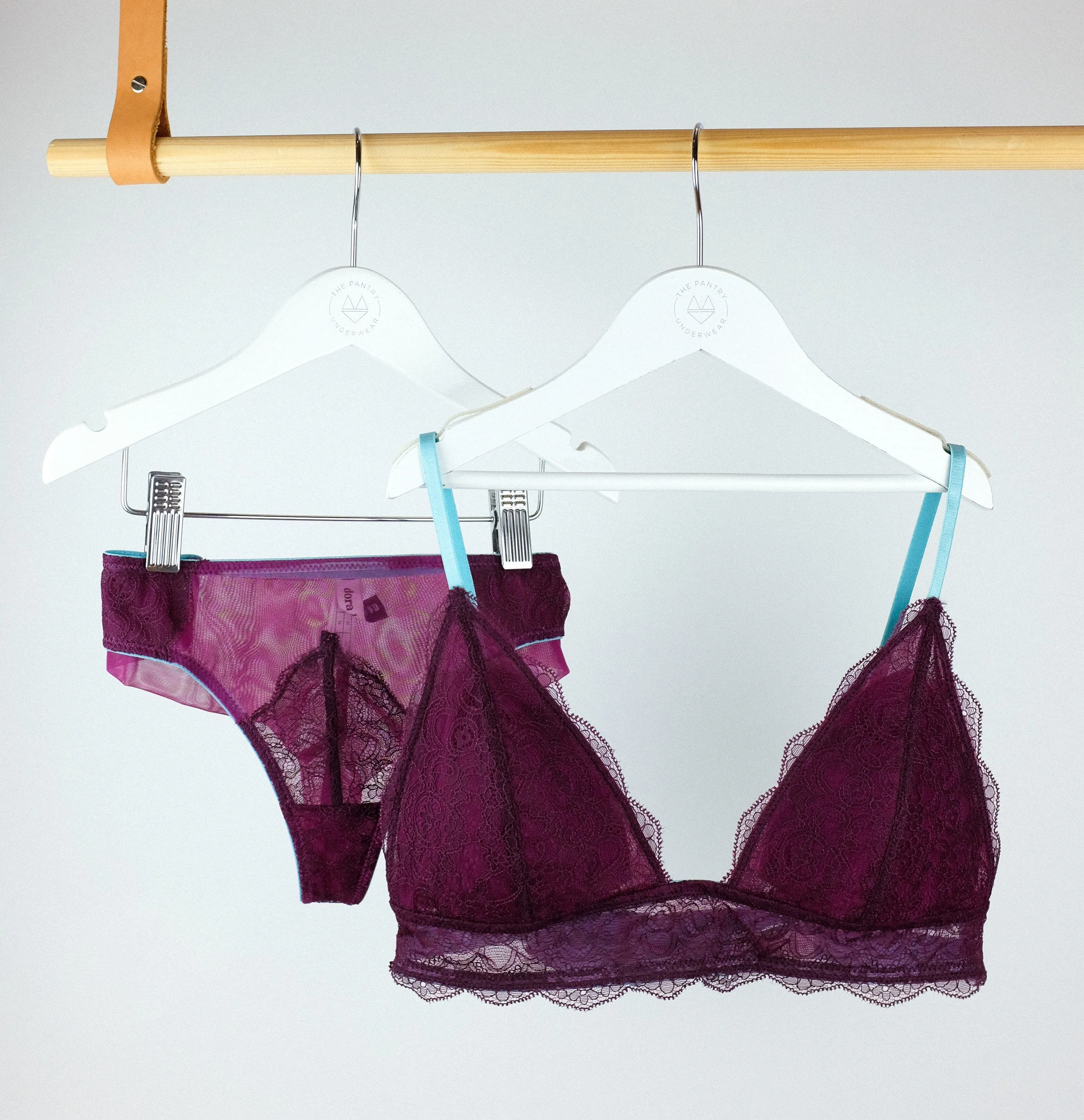 Mulberry mesh w. plum & turquoise low rise knicker