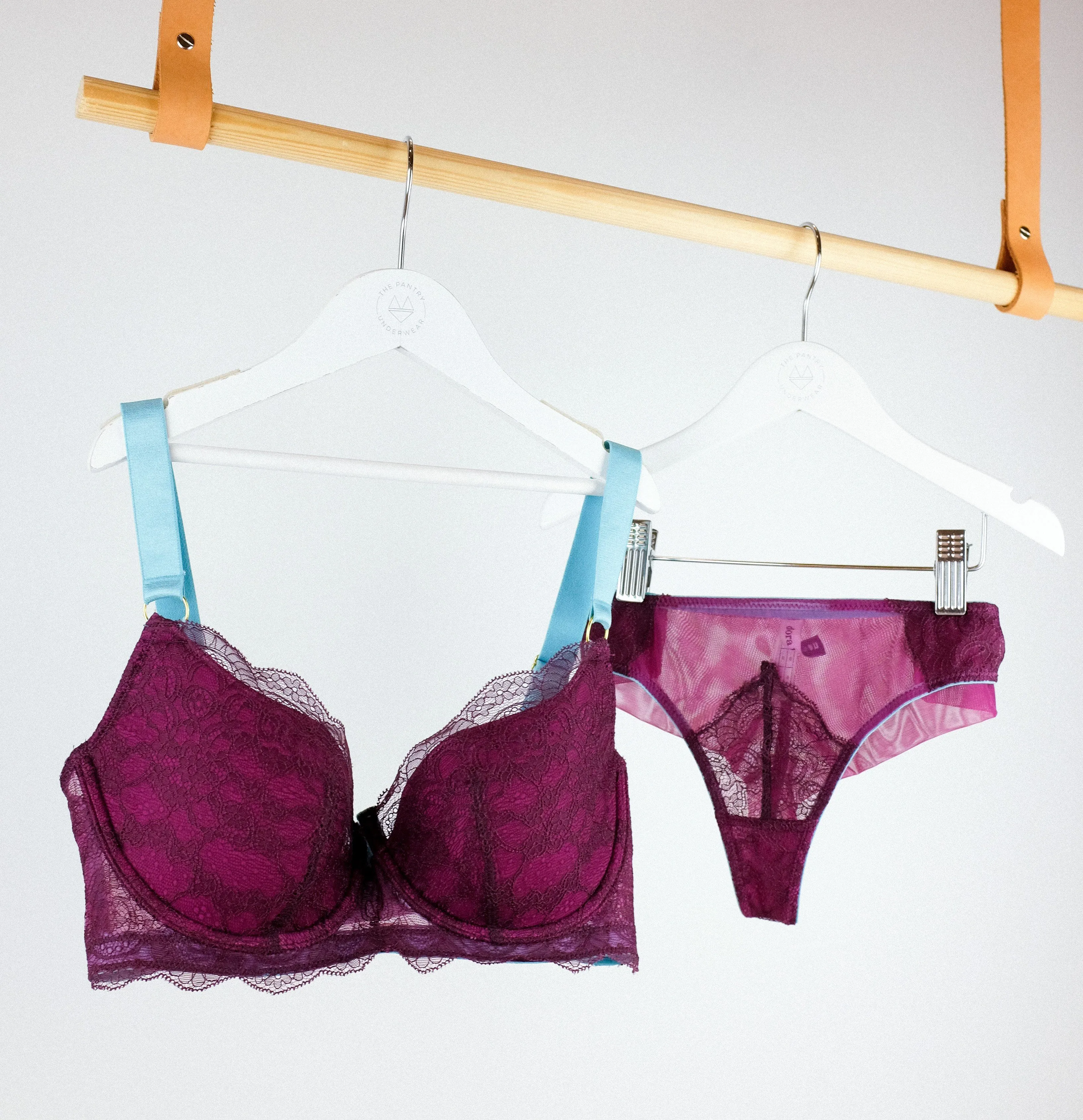 Mulberry mesh w. plum & turquoise low rise knicker